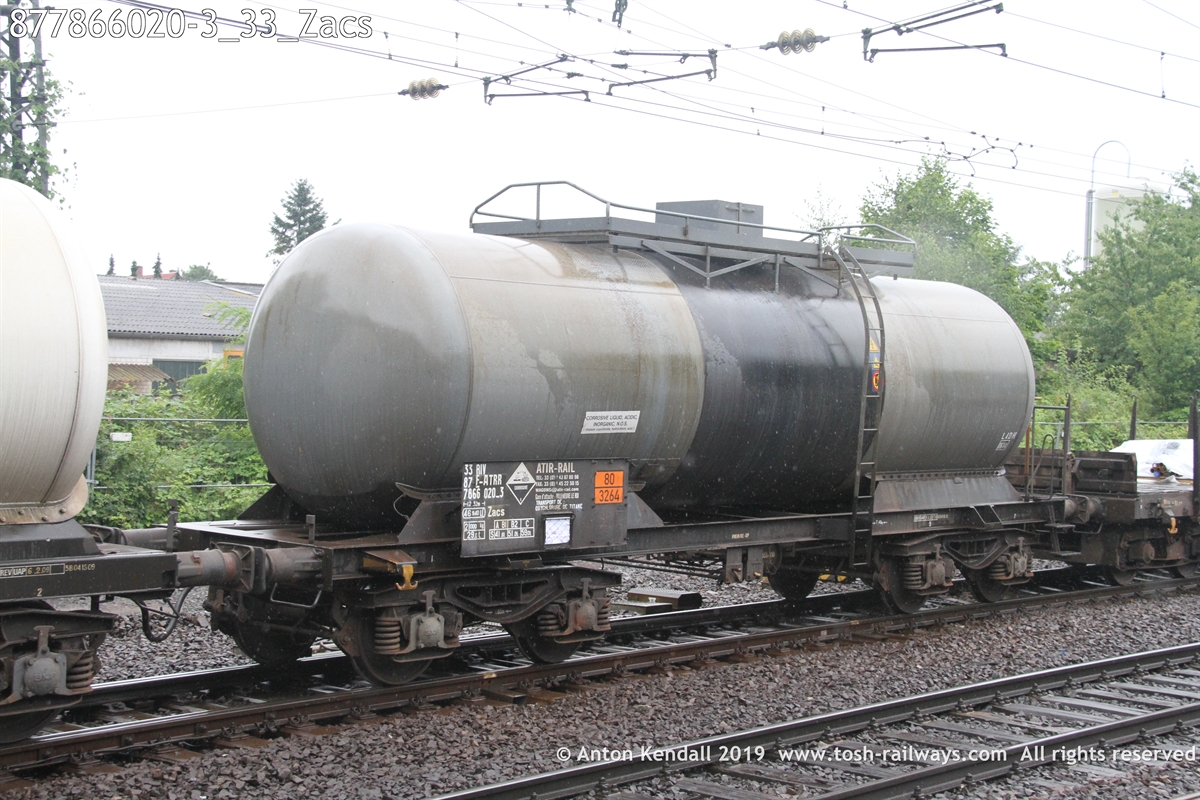 877866020-3_33_Zacs.JPG